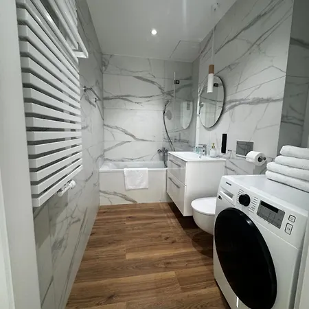 Towarowa Towers Luxe Heights 23 Pietro ワルシャワ